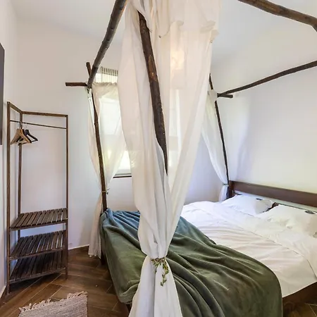Apartment Gora 3 *